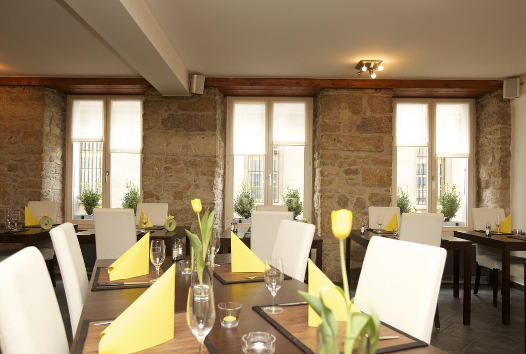 Hotel-Restaurant Le Lion D'Or Porrentruy Exterior foto